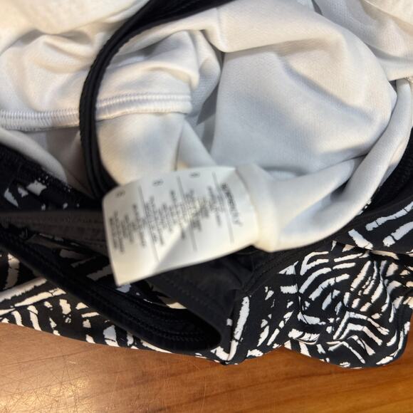 NEW Speedo Swim Women's Bathing Suit 8 One Piece Black Beach Geometric - Picture 5 of 6